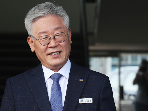 Incumbent Governor Lee Jae-myung of the Gyeonggi Province is presently the second-place winner in the opinion polls on the 2022 Presidential hopefuls.