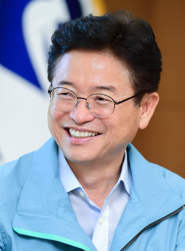 Gyeongsangbuk-do Governor Lee Cheol-woo
