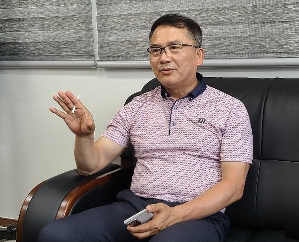 Wonjin Ecotech CEO Youn Ki-sik stresses on the importance of environmental protection during an interview with The Korea Post, claiming that he is an environmental protector.