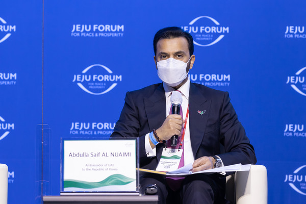 압둘라 사이프 알누아이미 주한 UAE 대사가 평화와 번영을 위한 제16회 제주포럼에서 연설하고 있다.