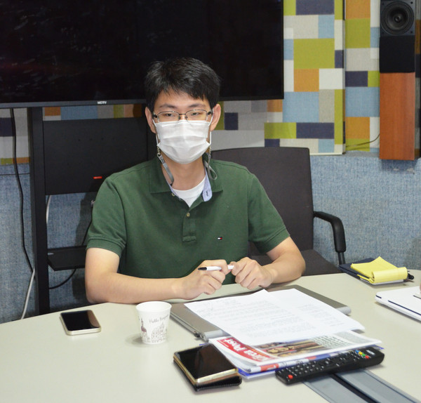 Kim Si-yeon, CEO of Publication Morae-al LLC, has an interview with The Korea Post at his office.