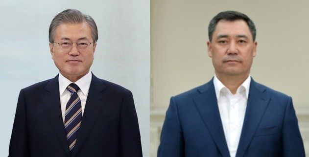 Photo shows President Moon Jae-in (left) and President Sadyr Japarov of the Republic of Kyrgyzstan.
