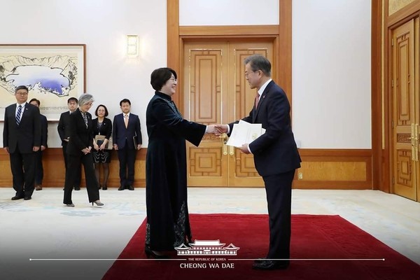 President Moon Jae-in (right) shakes hands with the just-arrived Ambassador Dinara Kemelova of the Kyrgyz Republic (second from right) after receiving credentials from at the Presidential Mansion of Cheong Wae Dae in Seoul on March 8, 2019.