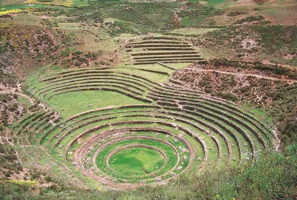 A set of concentric agricultural platforms or terraces. It was a great agricultural laboratory in Cusco City. Photo credit: Carlos Sala, PromPerú