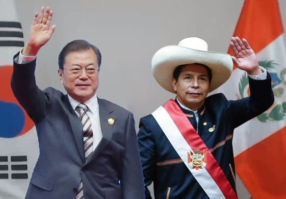 문재인 대통령(왼쪽)과 페드로 카스티요 페루 대통령은 국민 복지를 위해 노력 한다는 점에서 공통점이 많다.