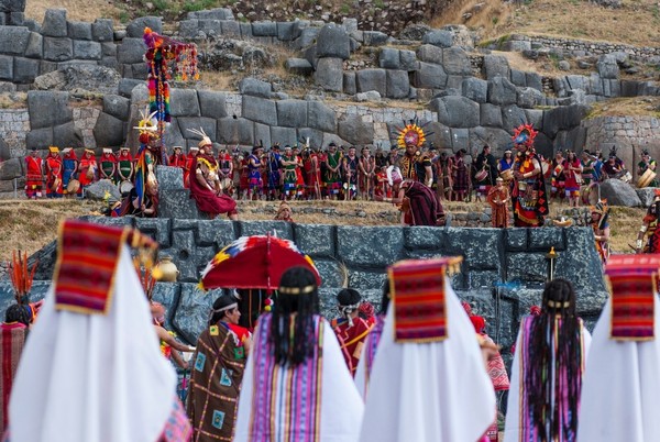 쿠스코 시의 Inti Raymi 축제 (Photo credit Heinz Plenge Pardo PromPerú)