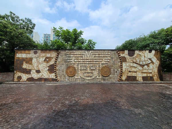 The front view of the Latin American mural.