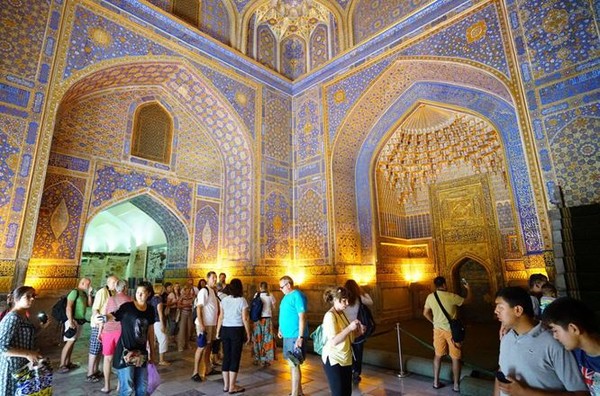 Foreign tourists in Uzbekistan