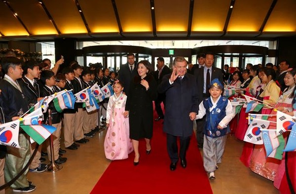 State visit of the President of the Republic of Uzbekistan Shavkat Mirziyoyev and the First Lady to Seoul, November 2017.