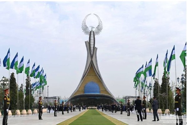“Yangi O’zbekiston” Park and the Independence Monument in Tashkent