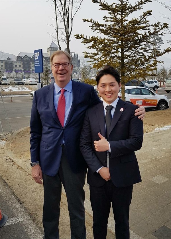 JeongHo-Kim (right) with Chairman Larry Probst of USOC at PyeongChang Olympic Games 2018.
