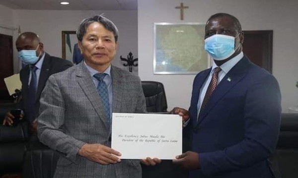 From left, His Excellency Kim Young Chae, The Republic of Korea Ambassador- designate to the Republic of Sierra Leone and right is the Republic of Sierra Leone Minister of Foreign Affairs and International Cooperation, Professor David Francis. Photo taken on September 6th 2021, at the Ministry of Foreign Affairs Headquarter in Freetown, Sierra Leone