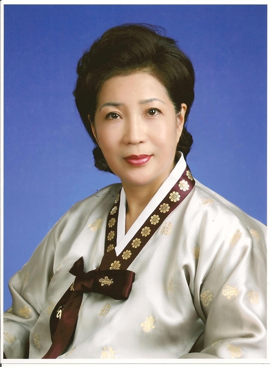 Chairperson Jin Hyang-ja of the Hanbok Promotion Association of Korea