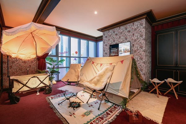 L'Escape Hotel invites customers to its ‘Glamping Suite: Seoulite’ package.
