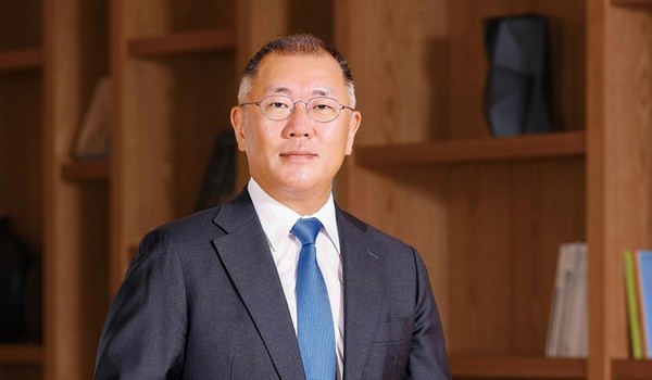 Chairman Chung Eui-sun of Hyundai Motor Group is speeding up efforts to be the 'game changer' in the mobile generator market in the first year of his inauguration.