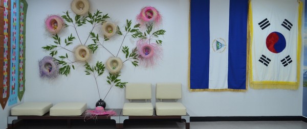 Nicaragua’s traditional flowers, national flags of Nicaragua and South Korea are on display at the Nicaraguan Embassy in Seoul.