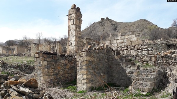 아르메니아인들의 잔혹한 공격에 완전히 파괴된 바쉴르벨 마을