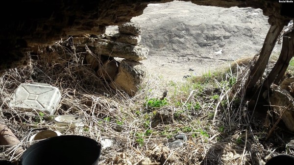 아르메니아인들의 포위를 피해 바쉴리벨 마을 주민들이 숨은 동굴
