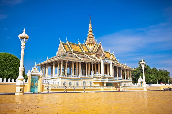 The most revered image at the Phnom Penh Royal Palace is the Emerald Buddha, made of Baccarat crystal and dating back to the 17th century.