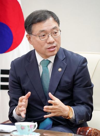 Minister Choi Byeong-am of Korea Forest Service