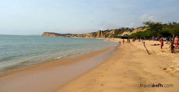 Cabo Ledo and Sangano beaches: About 100 km south of Luanda and without any other city close, you can find the beaches of Sangano and Cabo Ledo. Both beaches are in small bays, 3 have soft yellow sand and turquoise water. These beaches are extremely popular with weekend expats and are a great weekend retreat.
