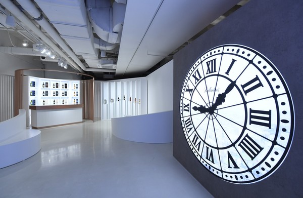Pernod Ricard Korea opens a Ballantine’s brand experience space themed ‘Time Slowing Experience.’