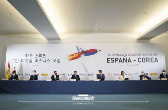 President Moon (fourth from left) attends the Korea-Spain Green Digital Business Forum at the Spanish Chamber of Commerce in Madrid on June 16, 2021.