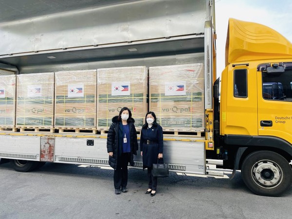 Amb. Dizon-De Vega (right) poses with a competent Korean official from the Ministry of Foreign Affairs during the send-off of 539,430 vaccine doses of Vaxzevria (formerly known as AstraZeneca vaccine) to the Philippines on Nov. 29, 2021