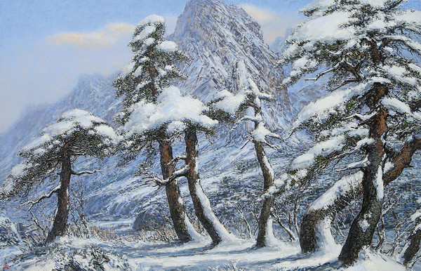 Snow scene of Geumgang pine trees in the Seorak Mountain on the East Coast. Many of these pine trees are distributed in Ulsan, Gyeongsangnam-do, where Artist Kim Sang-won was born and lived.