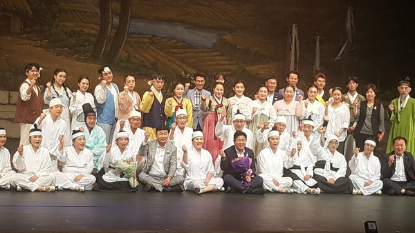 A performance for "Hamsarye Hamiyeo" at Boseong Culture and Arts Center