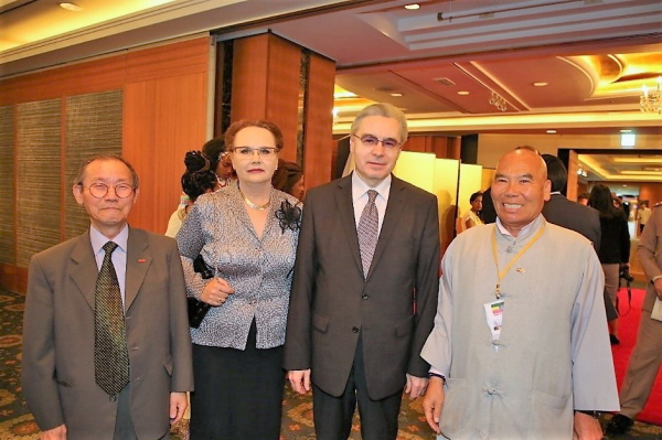 Ambassador and Mrs. Aleksandr Timonin (second and third from right) pose with Ven. Hyangdeok and Publisher Lee Kyuyng-sik of The Korea Post media (right and left, respectively).