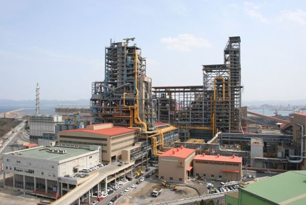 A scene of the second steel plant of POSCO in Pohang, Korea that adopted the ‘Finex’ processing technology
