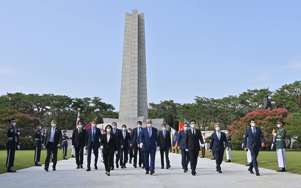 President Kassym-Jomart Tokayev of Kazakhstan (second from left, front row) enters the Seoul National Cemetery to pay his respects on Aug. 17, 2021.