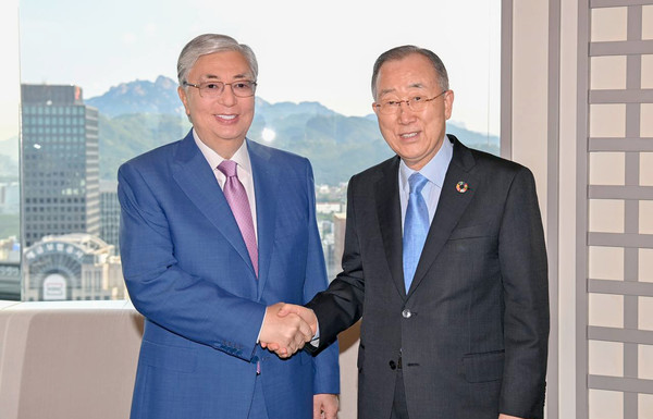 President Kassym-Jomart Tokayev of Kazakhstan (left) shakes hands with former UN Secretary-General Ban Ki-moon.