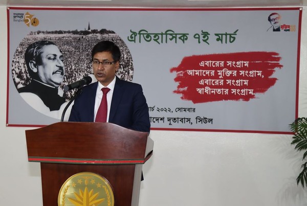 Ambassador Hossain of Bangladesh delivers a speech