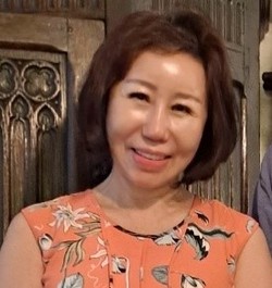 Joy Cho (chairperson and feature editor)