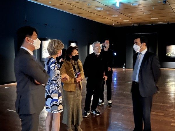 Ambassador Ekaterini Loupas of Greece (second from left) conducts a tour of Raiment of Soul at KF Gallery with Ambassador Zakariya hamed Al Saadi of Oman(far right), Vice Chairperson Joy Cho (third from left) of The Korea Post, and two photographers.