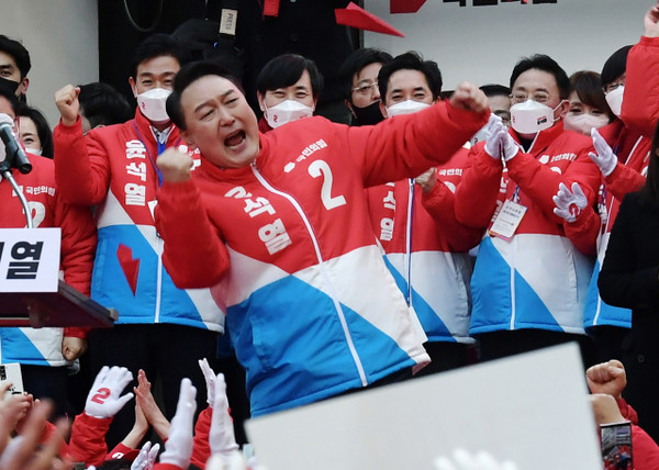 The then Presidential candidate Yoon Suk-yeol of the People Power Party responds to the cheers of supporters with an uppercut ceremony at a campaign held at the Youth Street in Seomyeon, Busan on Feb. 15. 