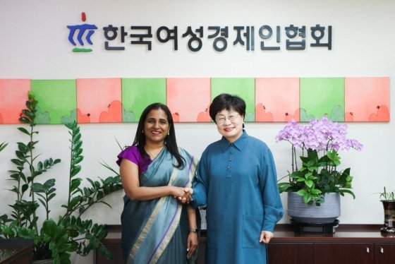Ambassador Sripriya Ranganathan of India in Seoul (left) and Chairperson Chung Yoon-sook of the Korea Women's Business Association meet to discuss ways to promote cooperation between Korean and Indian women's companies.