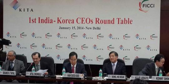 The Korea International Trade Association (then Chairman Han Duck-soo) and the Indian Chamber of Commerce (Chairman Siddhartha Birla the Birla Group) jointly held the 1st Korea-India CEO Round Table (CRT) in New Delhi, India. ) on Jan. 15, 2014.