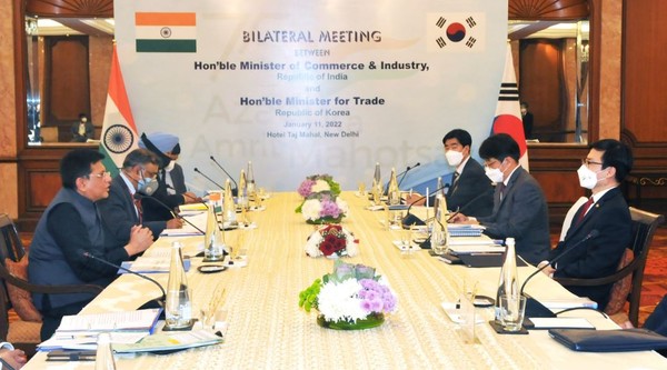 Trade Minister Yeo Han-koo holds a meeting with Minister of Commerce and Industry Piyush Goyal of India in New Delhi, on Jan. 11, 2022 to discuss progress and implementation of the Korea-India Economic Partnership Agreement (CEPA).