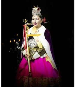 CEO Park Myung-sook wins a grand prize in Hanbok Beauty Contest Queen & Queen.