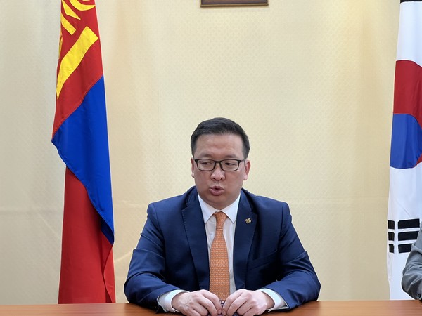 Minister Bat-Erdene Gat-Ulzii of Environment & Tourism Promotion of the Mongolia says that Mongolia has a very large measure of tourist attractions for the Korean people.
