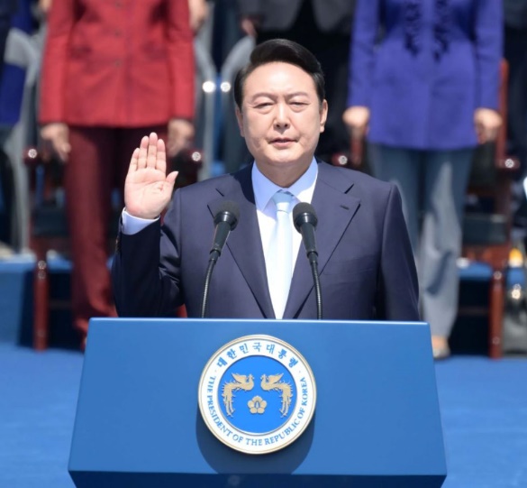 President Yoon Suk-yeol takes the oath of office at the inauguration ceremony of the 20th President at the National Assembly in Yeouido, Seoul on May 10.