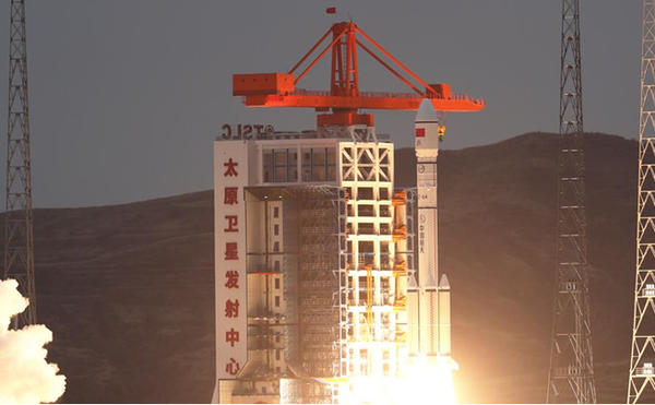 A modified version of the Long March-6 carrier rocket blasts off on March 29 from the Taiyuan Satellite Launch Center in North China's Shanxi province. (Photo from the China Aerospace Science and Technology Corporation/ People’s Daily Online)