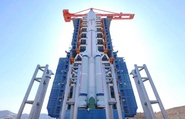 Photo shows a modified version of the Long March-6 carrier rocket. (Photo from the China Aerospace Science and Technology Corporation/People’s Daily Online)