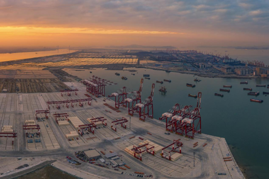 Photo taken on Dec. 7, 2021 shows the fourth phase of Nansha Port project, the first fully automated wharf in the Guangdong-Hong Kong-Macao Greater Bay Area. (Photo by Qiu Xinsheng/People’s Daily Online)