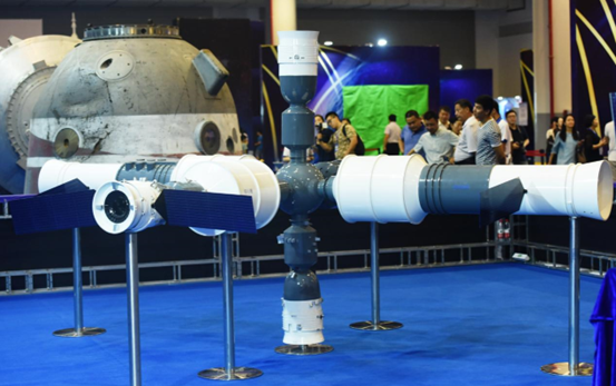 A model of China’s space station built to a scale of 1:10. (Photo by Long Wei/People’s Daily Online)