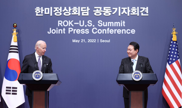 Korean President Yoon Suk-yeol (right) and US President Joe Biden hold the ROK-U.S. Summit joint press conference in Seoul on May 21, 2022.