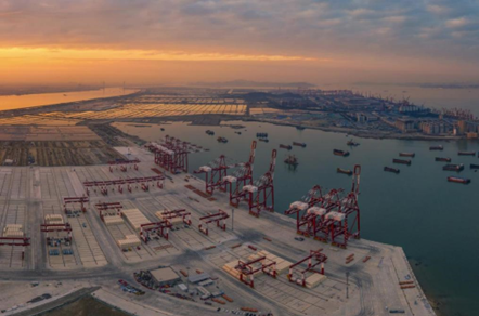 Photo taken on Dec. 7, 2021 shows the fourth-phase project of the Port of Nansha under the Guangdong Port Group, the first fully automated terminal in the Greater Bay Area. (Photo by Qiu Xinsheng/People's Daily Online)